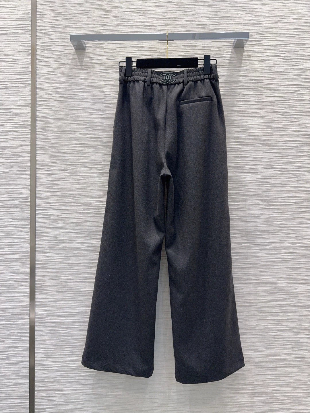 26New Button-Detail Casual Trousers