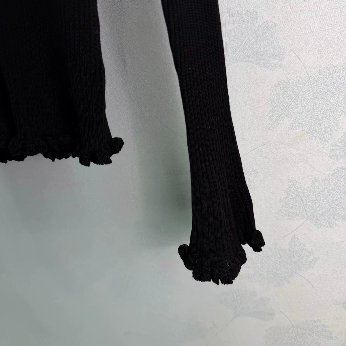 Dior/26 Early Autumn New V-Neck Ribbed Ruffle Cuff Bell Sleeve Knit Top/*