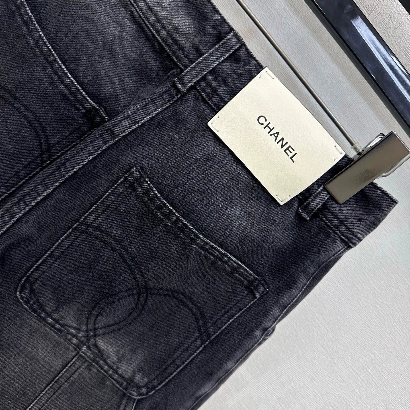 Chanel/26 New Straight-Leg Denim Mid-Length Pants