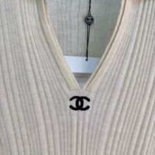 Chanel  /26 Early Autumn New Lapel Knit Long Sleeve Sweater
