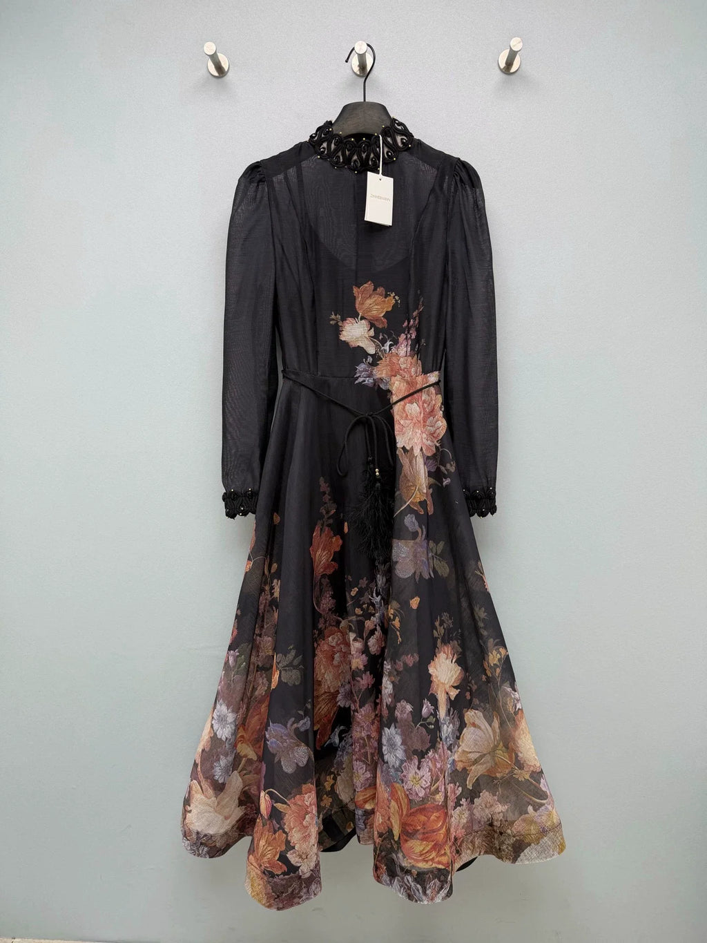 26New Vintage-Style Floral Dress with a Black Background