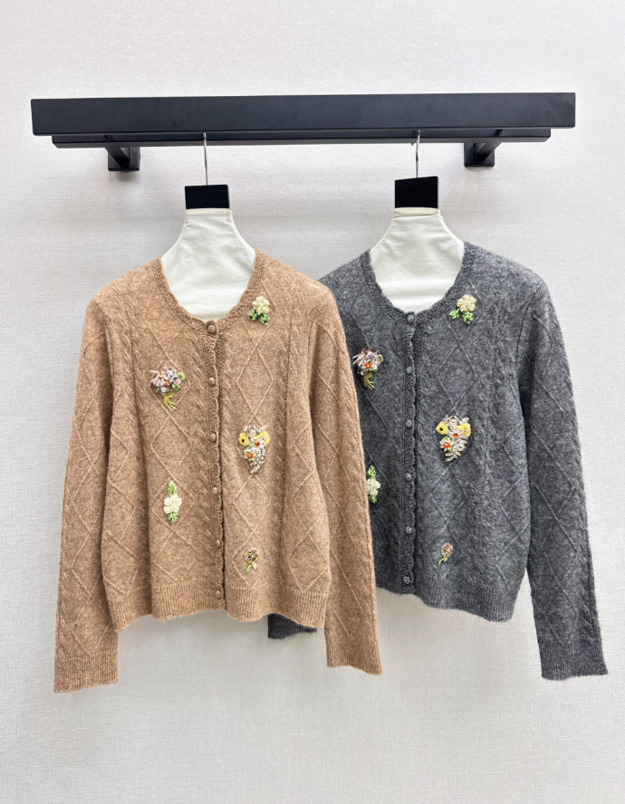 26Latest Autumn/Winter Vintage-Style Wool Knit Cardigan with 3D Floral Accents