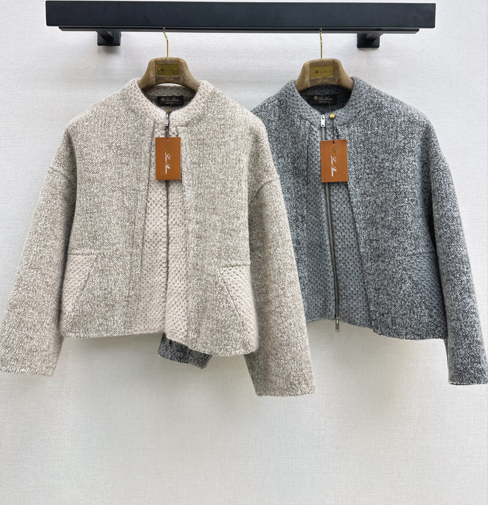 26Latest Autumn/Winter "Old Money" Style Reversible Wool-Blend Zip-Up Jacket with Cable-Knit Detailing
