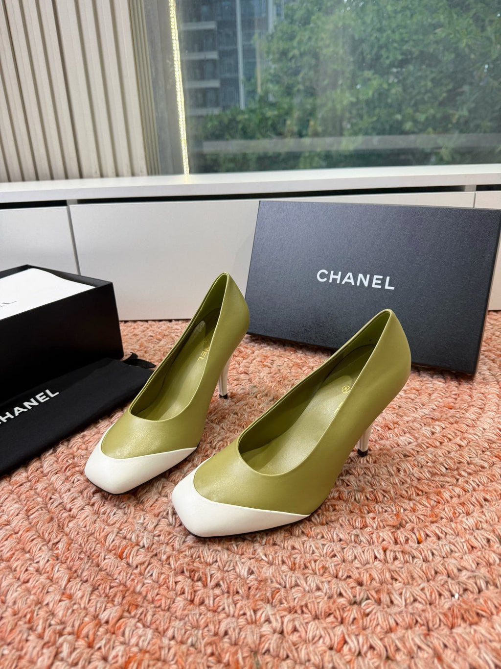 CHANEL 26S SQUARE TOE HIGH HEELS IN OLIVE GREEN LAMBSKIN WITH WHITE TOE