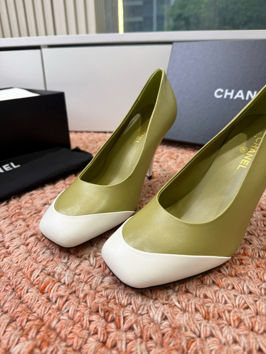 CHANEL 26S SQUARE TOE HIGH HEELS IN OLIVE GREEN LAMBSKIN WITH WHITE TOE