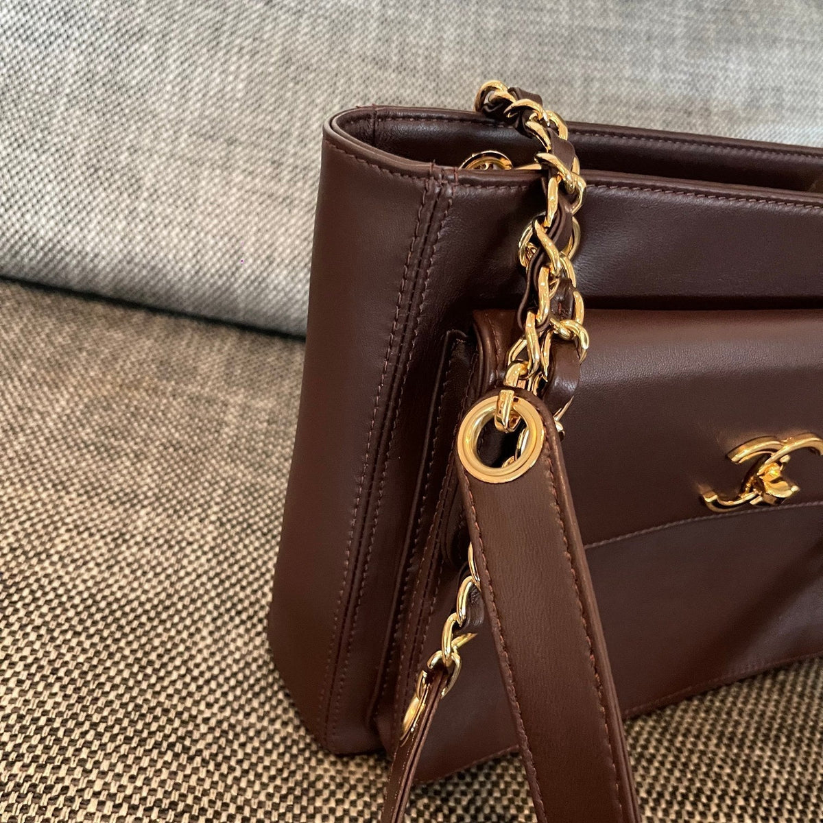 CHANEL 26S FLAP SHOULDER BAG 26 IN DARK BROWN LAMBSKIN GOLD HARDWARE