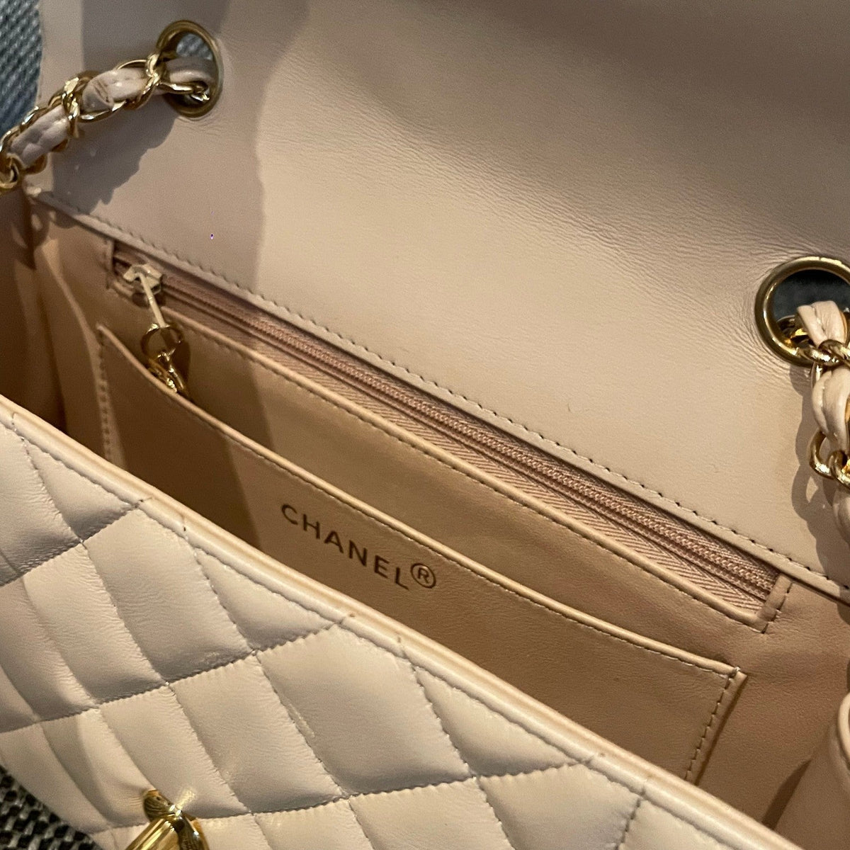 CHANEL 26S FLAP SHOULDER BAG 22 IN BEIGE QUILTED LAMBSKIN GOLD HARDWARE