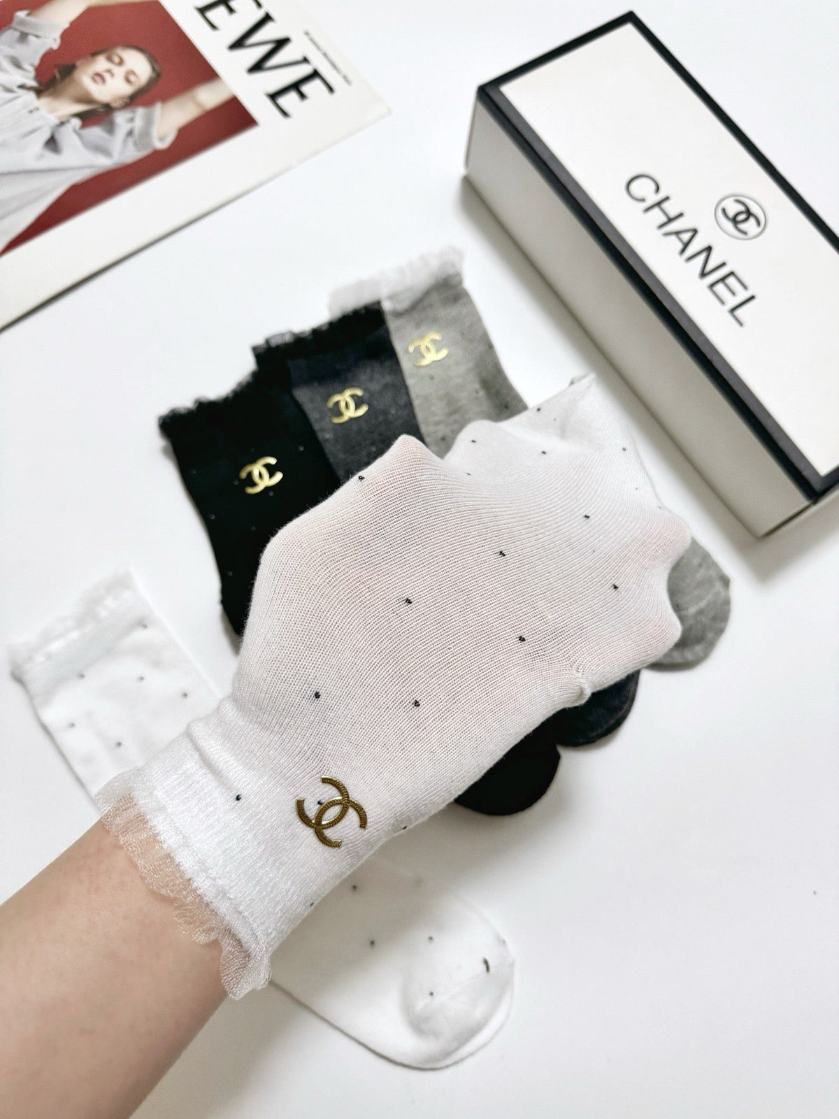 CHANEL 26S CREW SOCKS 400454 (1 BOX)