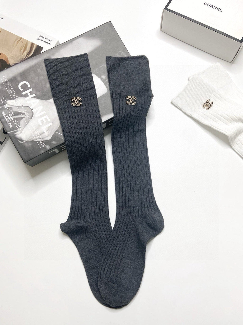 CHANEL 26S CREW SOCKS 403629 (1 BOX)