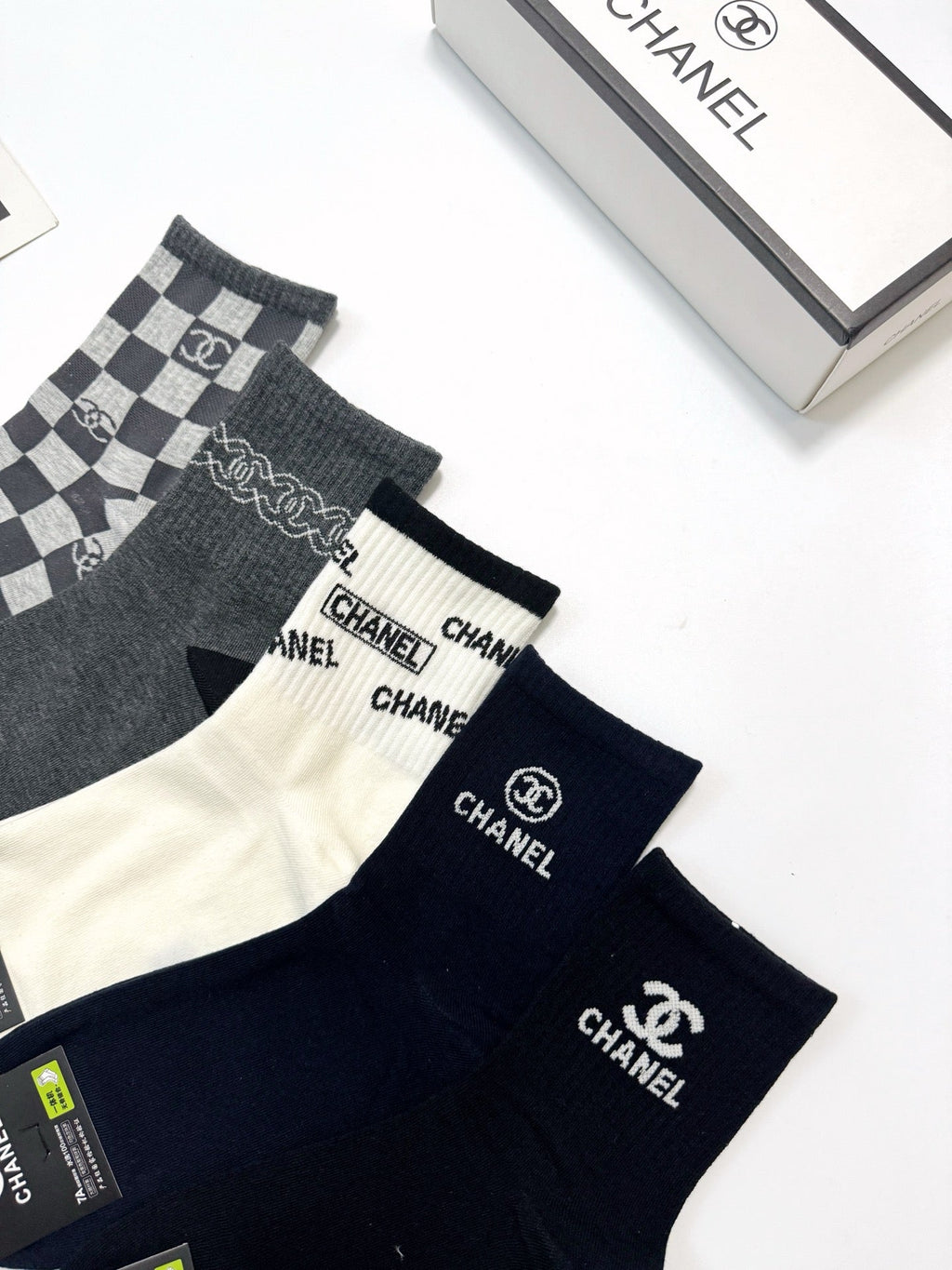 CHANEL 26S CREW SOCKS 405368 (1 BOX)