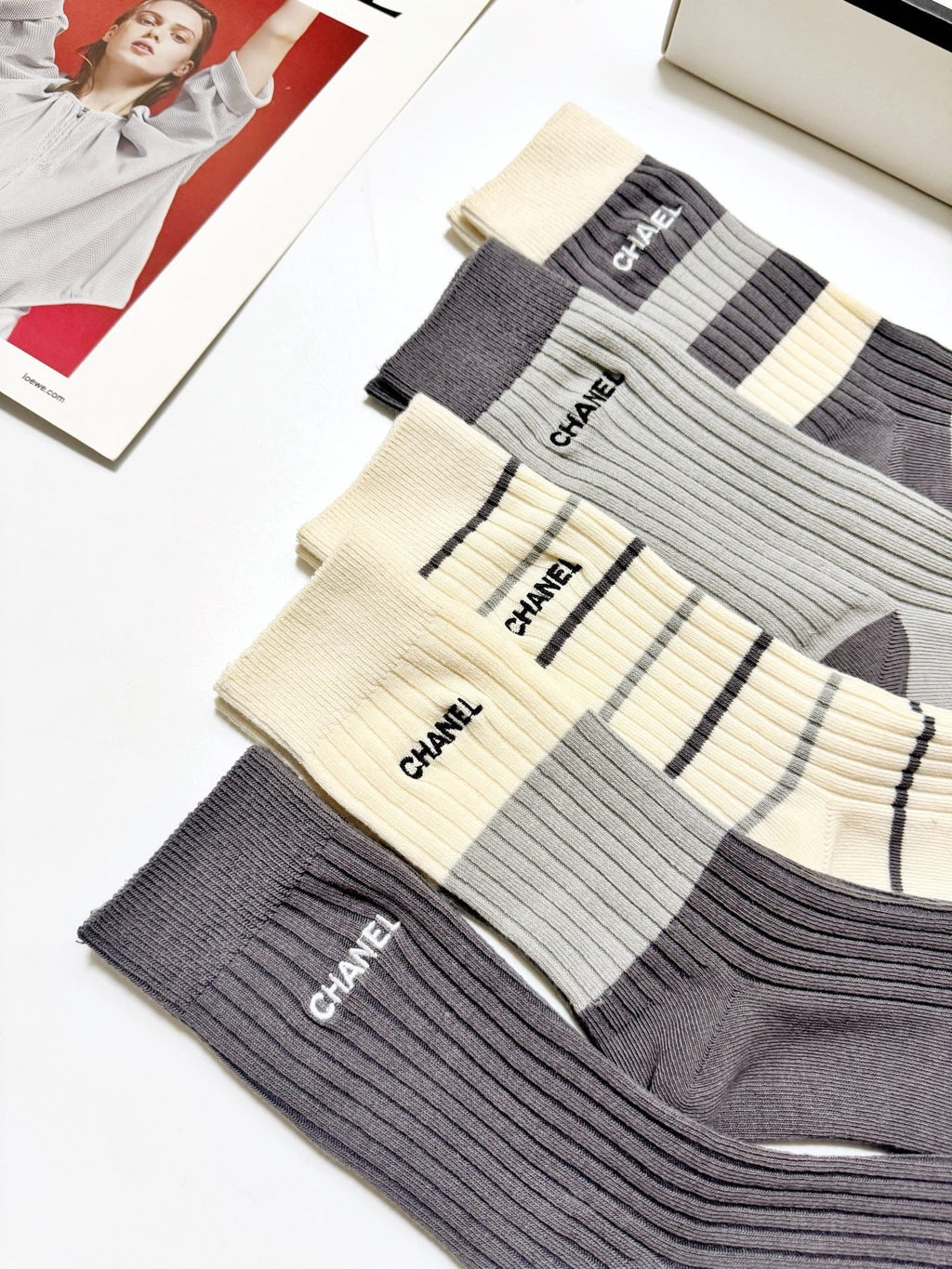 CHANEL 26S CREW SOCKS 405383 (1 BOX)