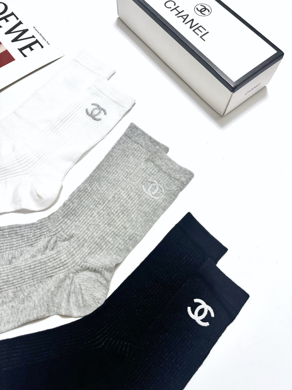 CHANEL 26S CREW SOCKS 408734 (1 BOX)