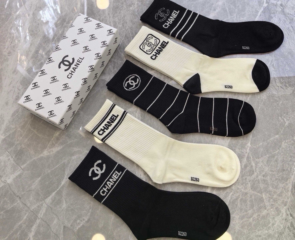 CHANEL 26S CREW SOCKS 410330 (1 BOX)