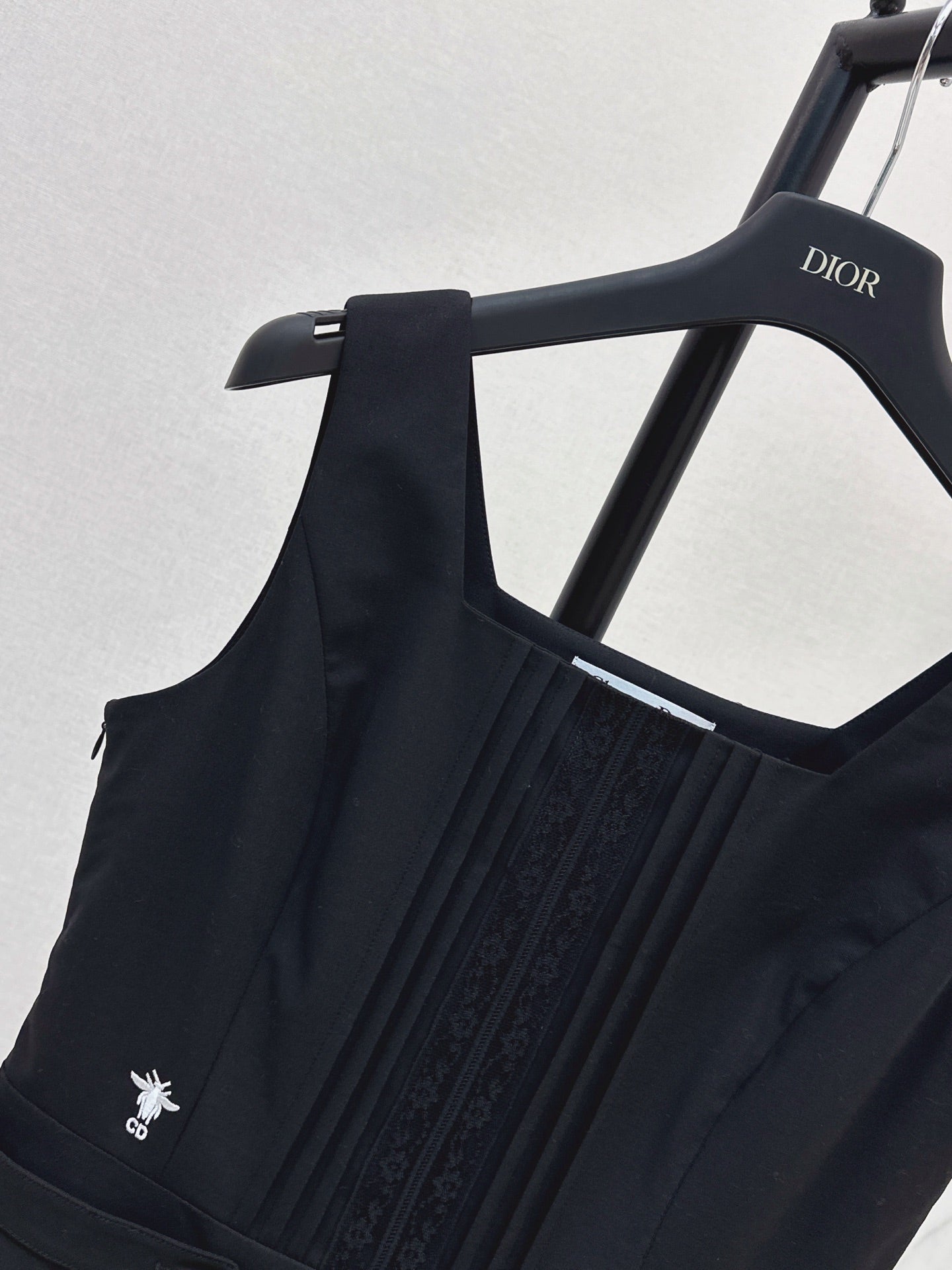 26SS NEW Bee Embroidery Sleeveless Dress 🖤