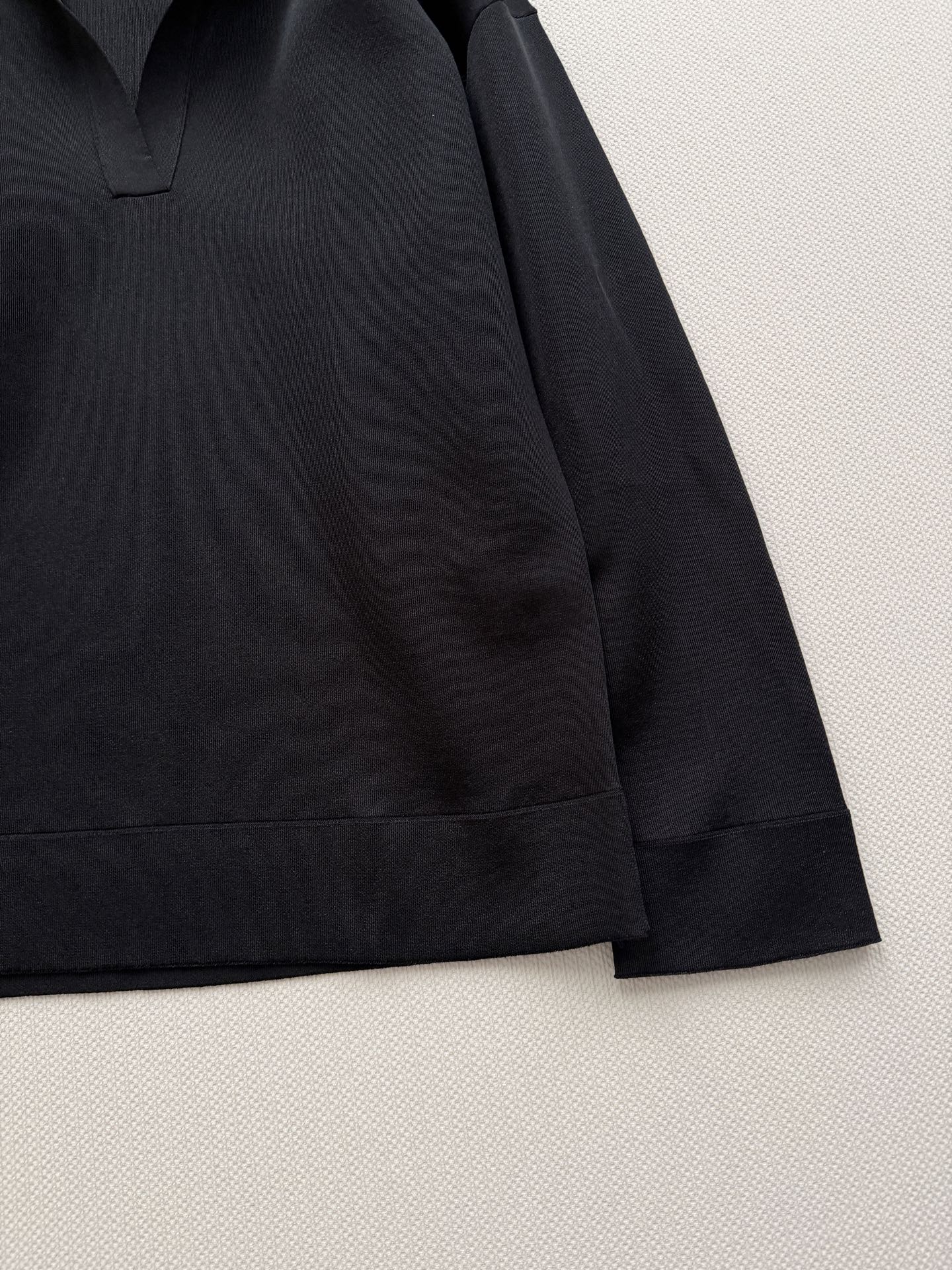 26SS NEW Black Collared Loose-fitting Pullover