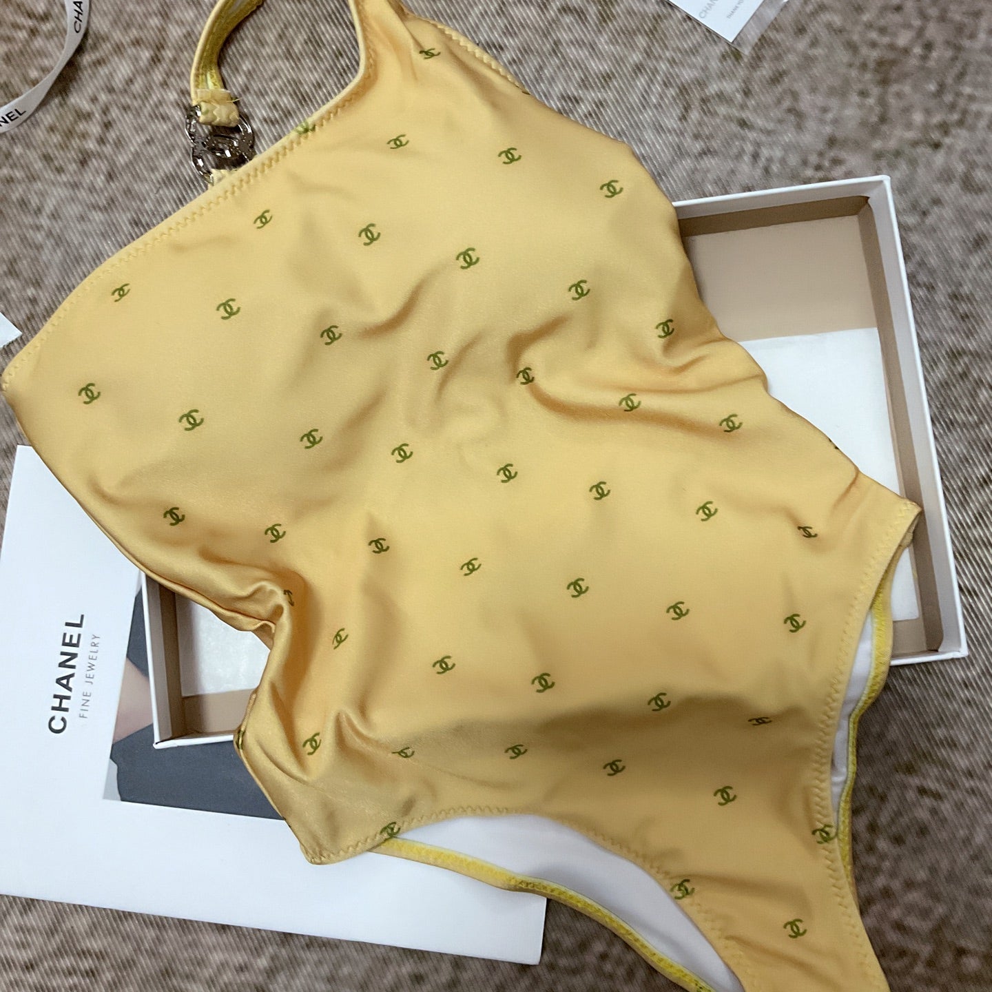 chanel/26SS NEW Yellow One-Shoulder One-Piece Swimsuit 👙