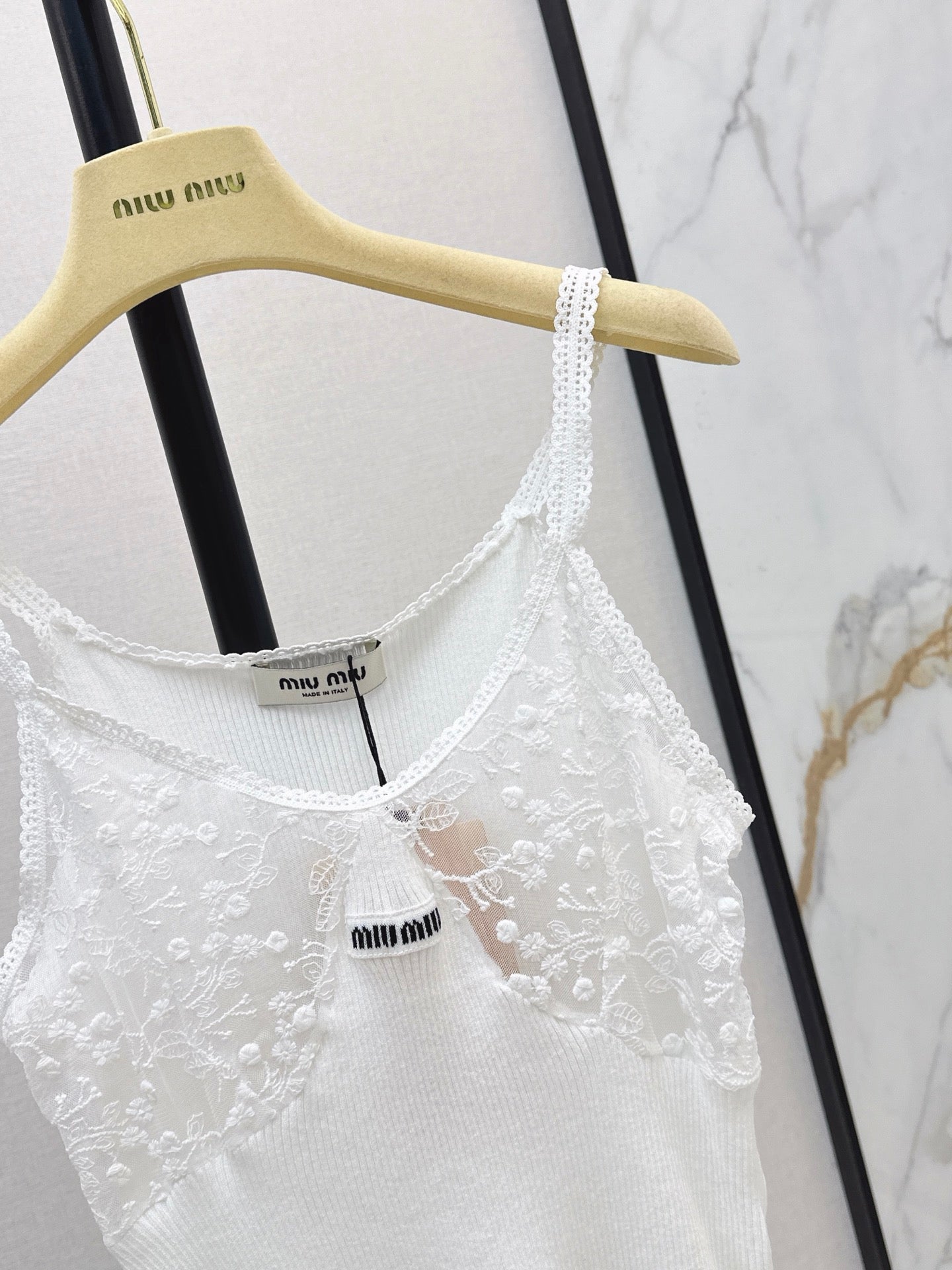 26SS NEW Lace-trimmed camisole knit top 🤍