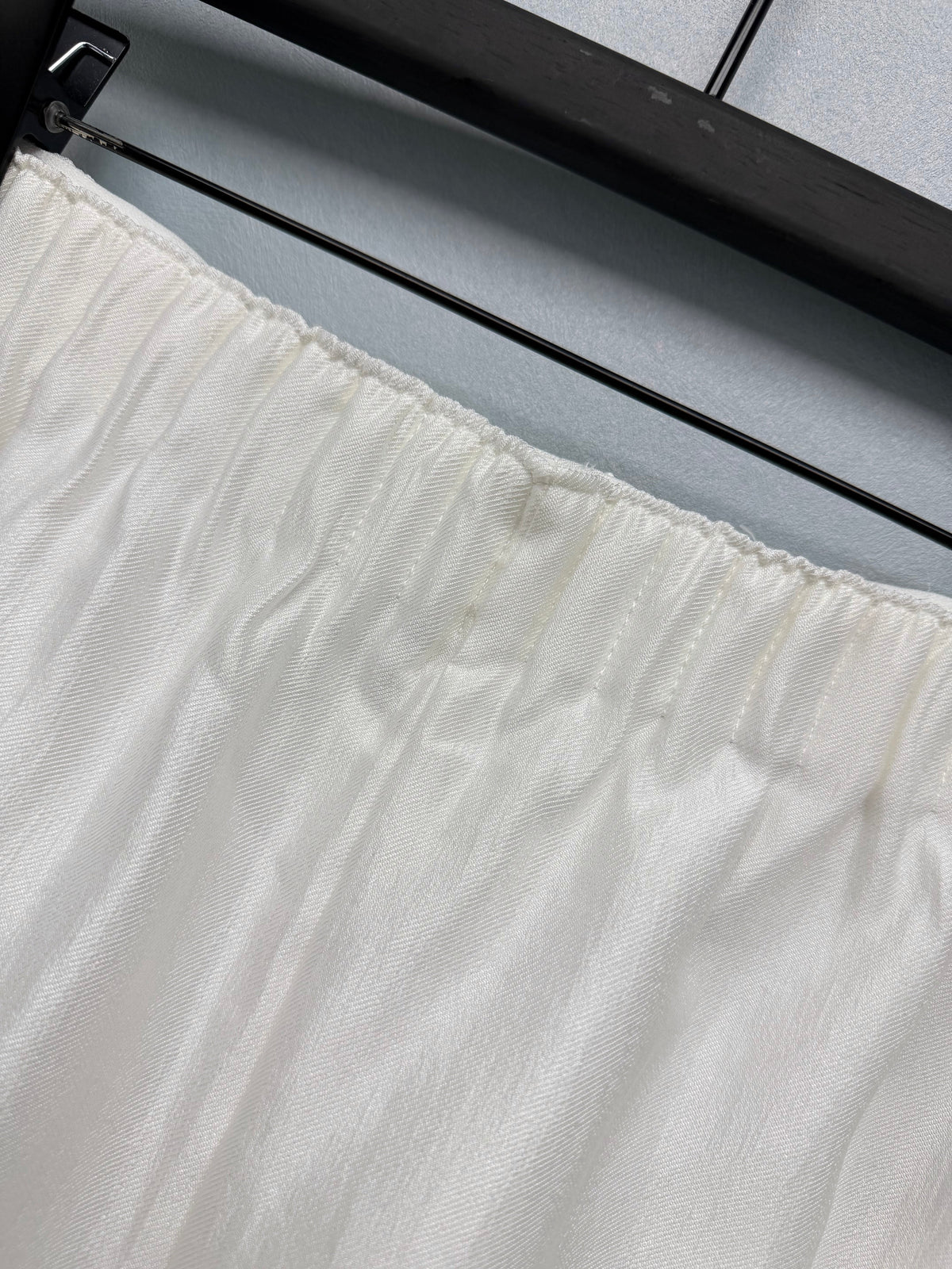 26SS NEW Satin Elastic Embroidered Shorts
