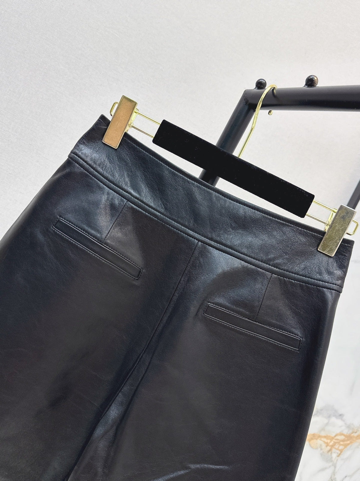 26SS New Runway Style: Vintage-Inspired Leather Workwear Bermuda Shorts 🖤