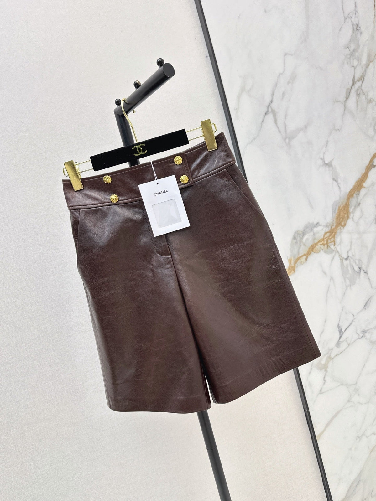 26SS New Runway Style: Vintage-Inspired Leather Workwear Bermuda Shorts 🖤