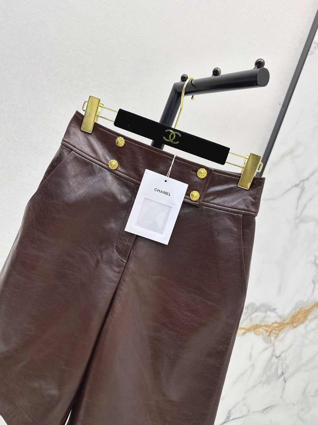 26SS New Runway Style: Vintage-Inspired Leather Workwear Bermuda Shorts 🖤