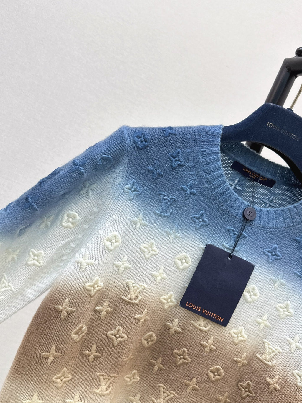 26SS New Gradient Tie-Dye Cashmere Knit with Embossed Logo 🩵
