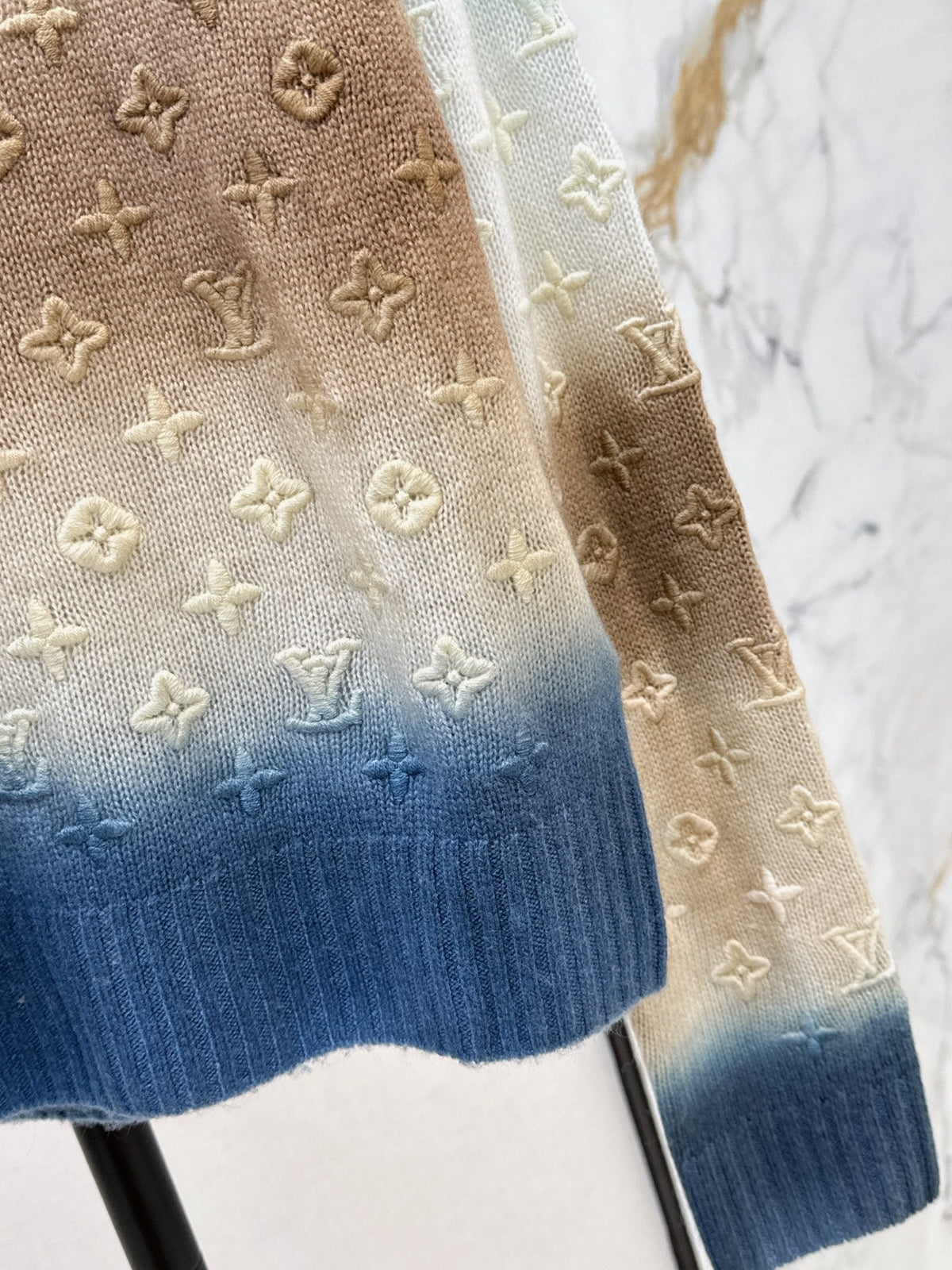 26SS New Gradient Tie-Dye Cashmere Knit with Embossed Logo 🩵