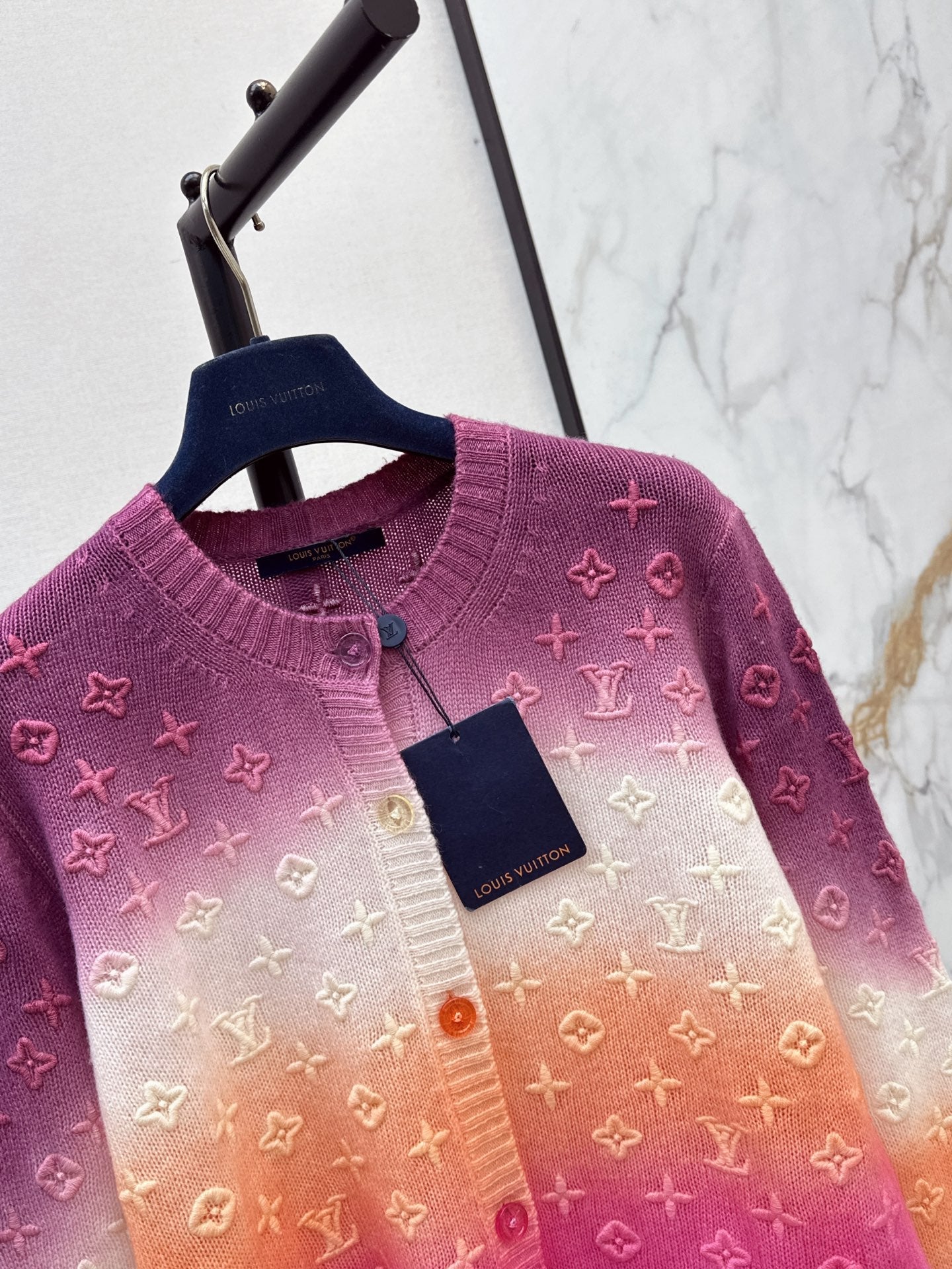 26SS New Cashmere Knit Cardigan with Gradient Ombré Effect and Embossed Logo 🤍