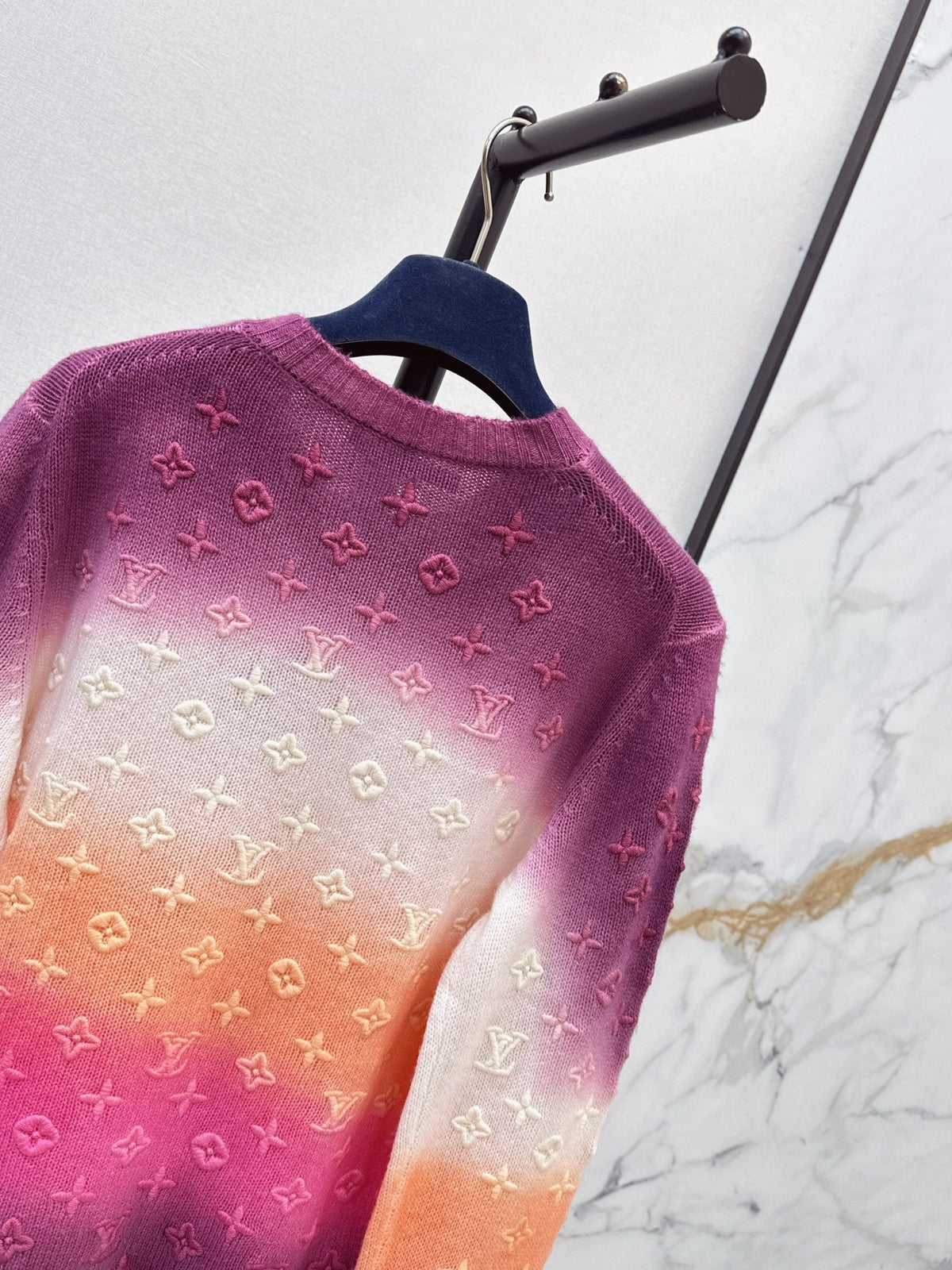26SS New Cashmere Knit Cardigan with Gradient Ombré Effect and Embossed Logo 🤍