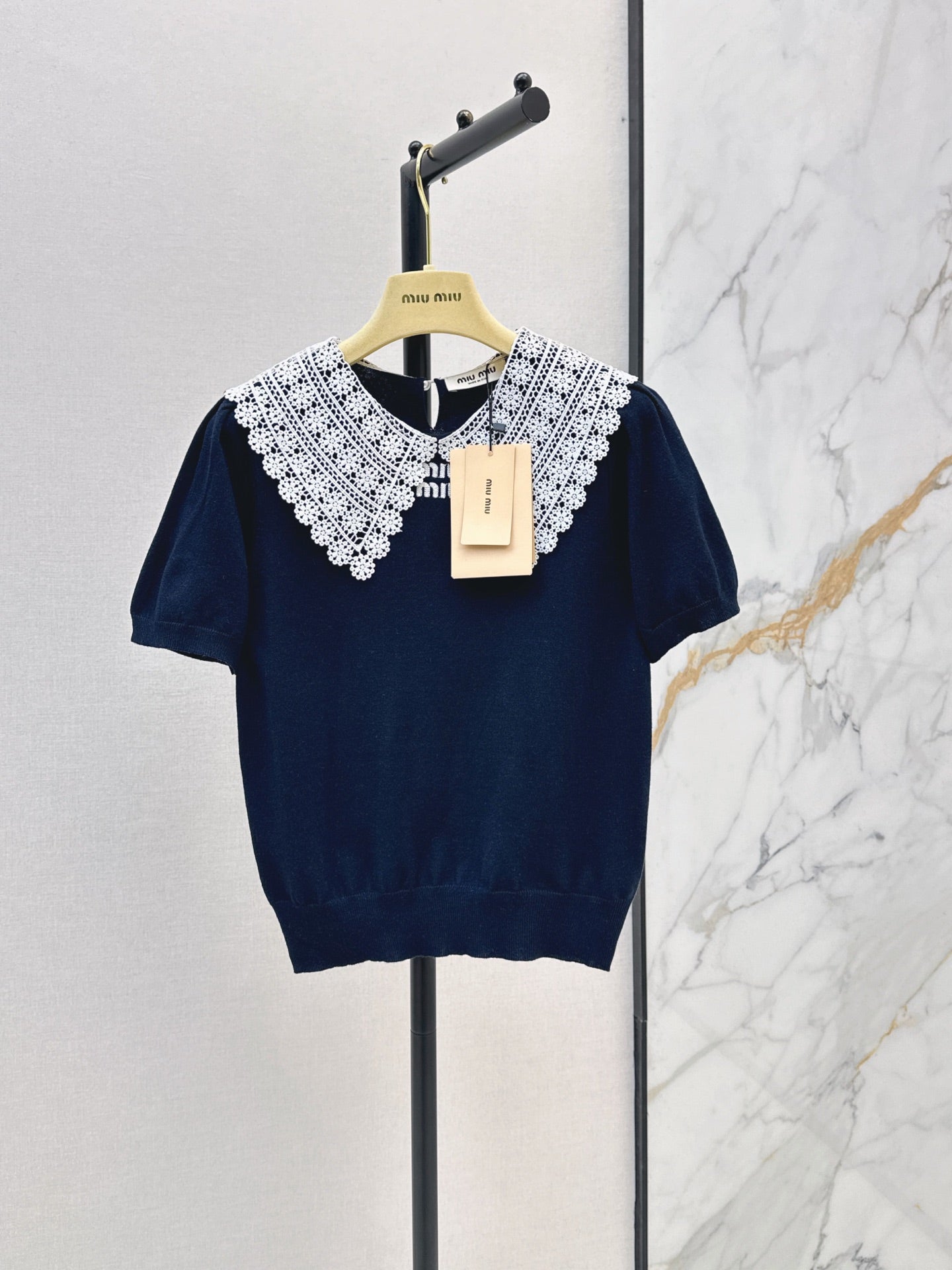 26SS New Faux-Layer Knit Top with Contrast-Color Lace Collar 🤍