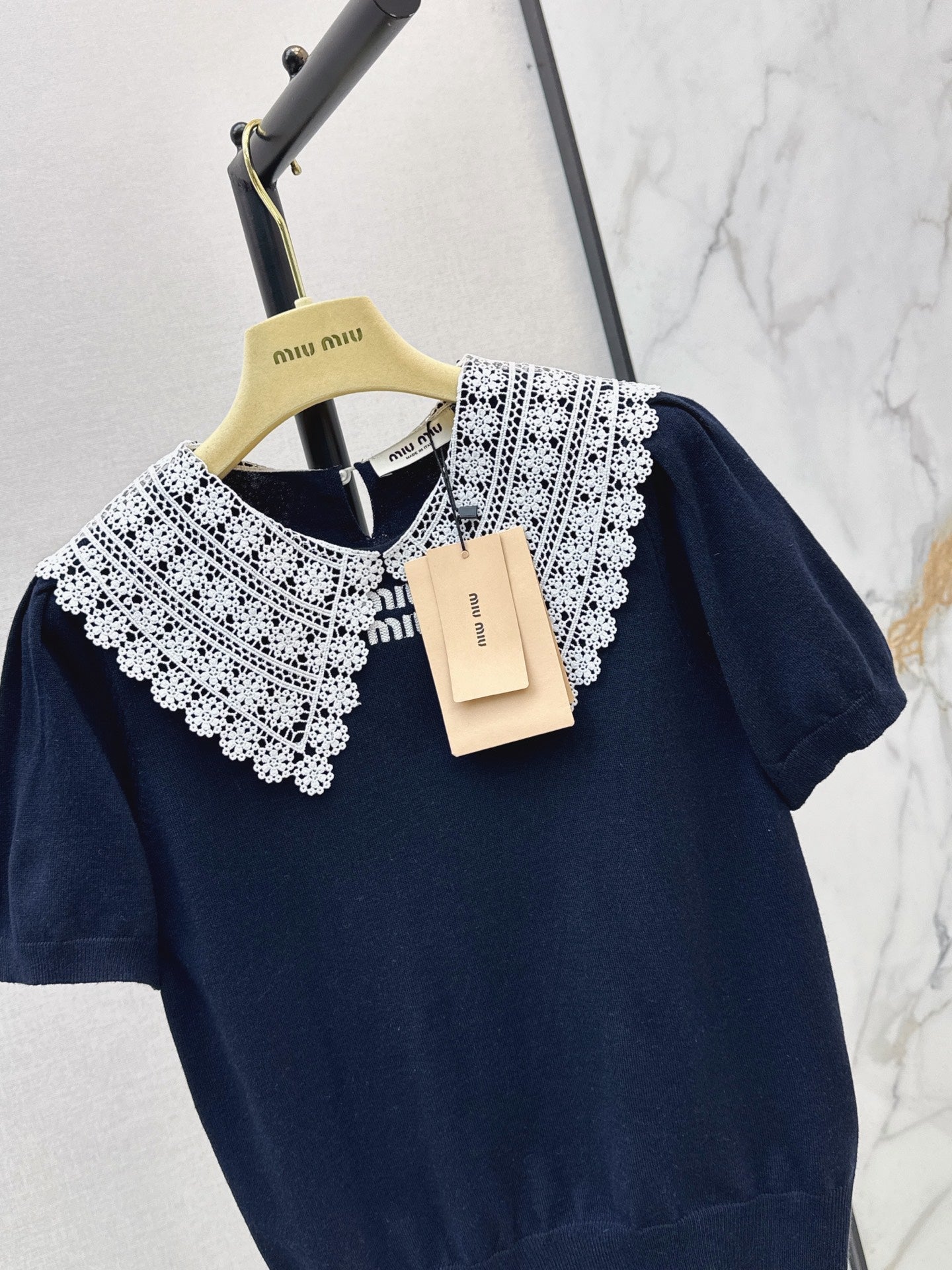 26SS New Faux-Layer Knit Top with Contrast-Color Lace Collar 🤍