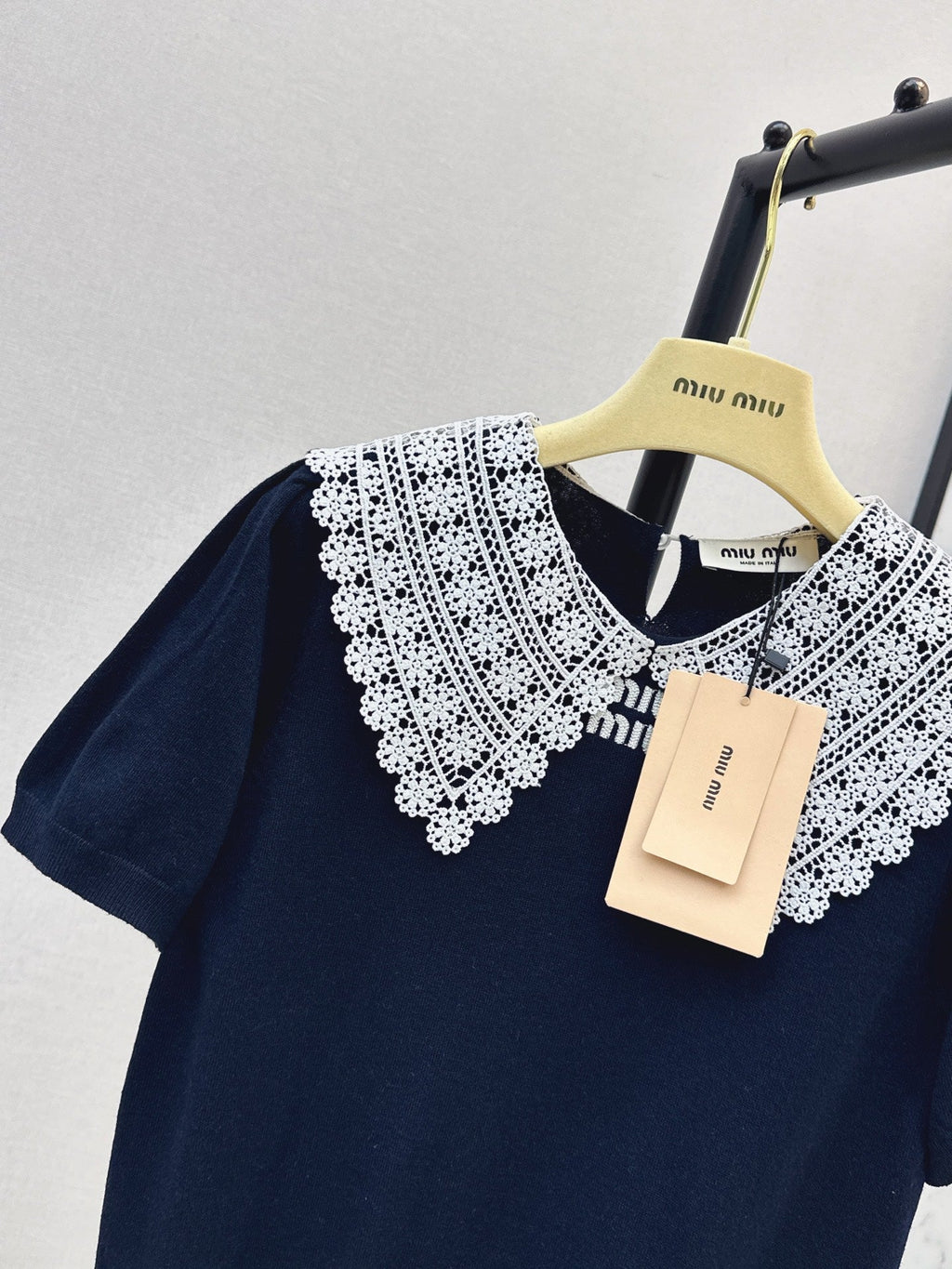26SS New Faux-Layer Knit Top with Contrast-Color Lace Collar 🤍