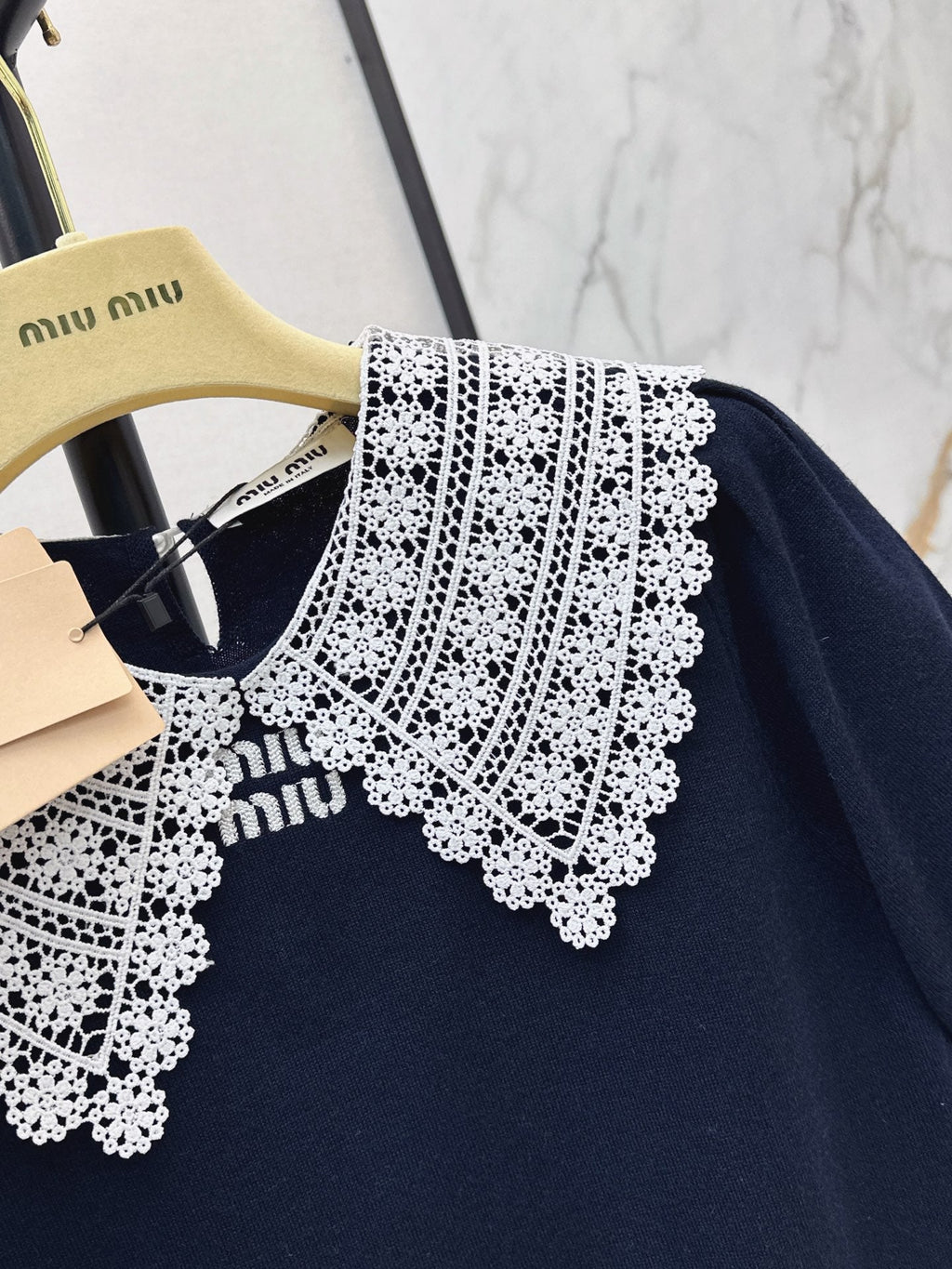 26SS New Faux-Layer Knit Top with Contrast-Color Lace Collar 🤍