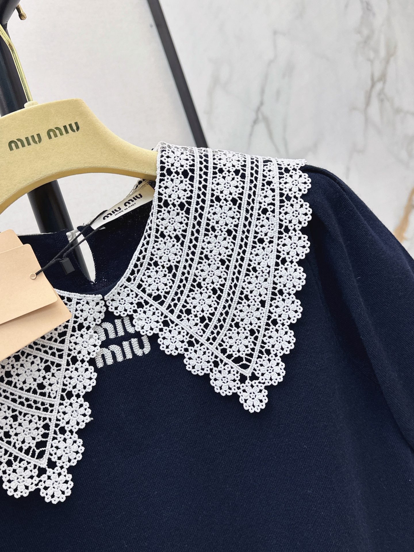 26SS New Faux-Layer Knit Top with Contrast-Color Lace Collar 🤍
