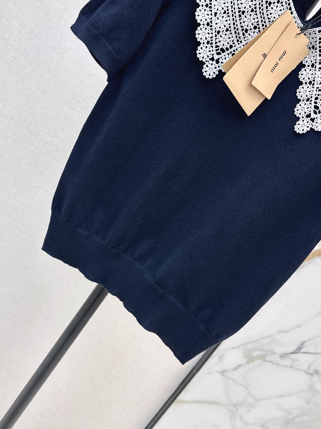 26SS New Faux-Layer Knit Top with Contrast-Color Lace Collar 🤍