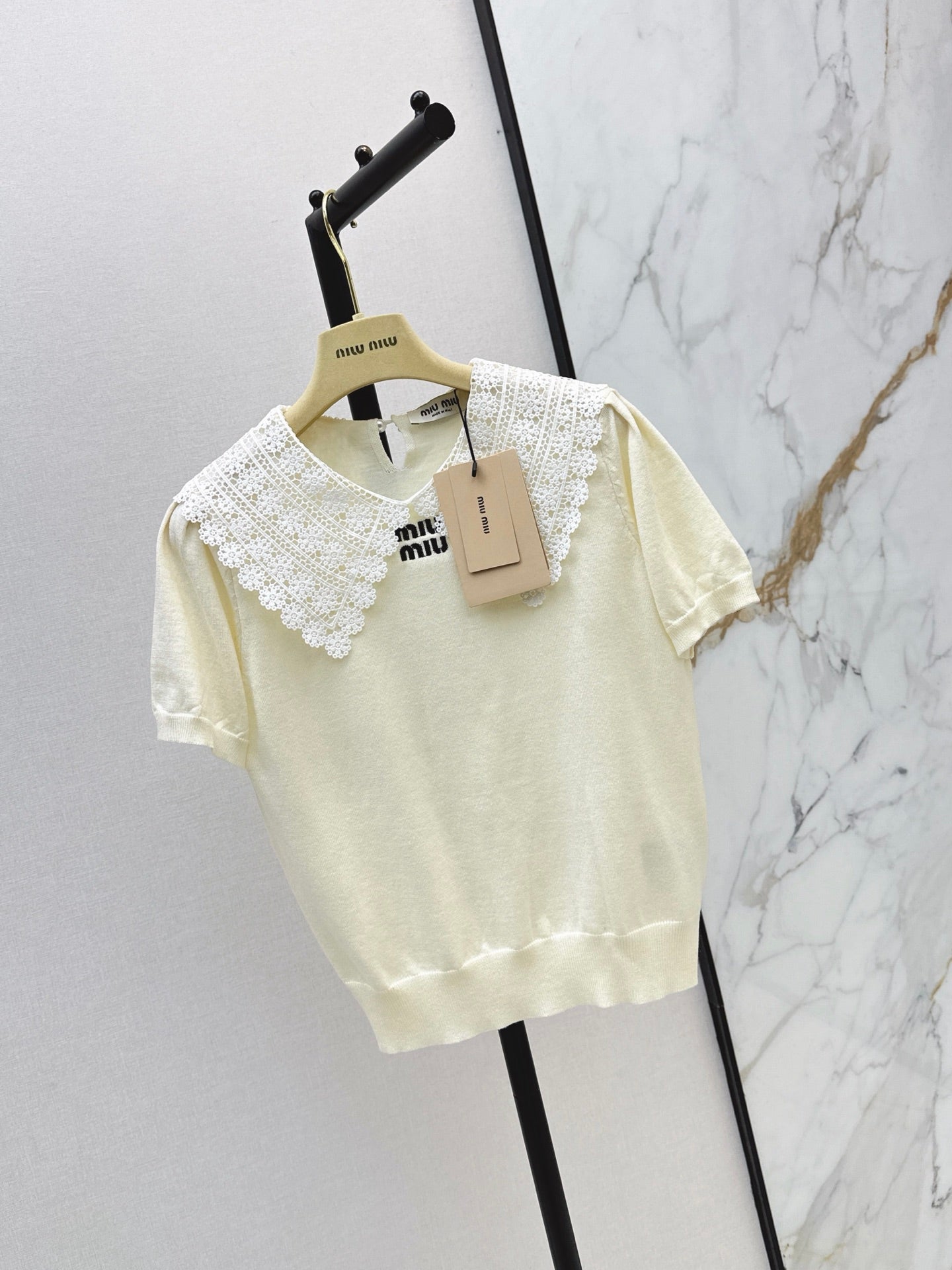 26SS New Faux-Layer Knit Top with Contrast-Color Lace Collar 🤍