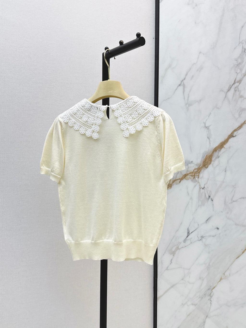 26SS New Faux-Layer Knit Top with Contrast-Color Lace Collar 🤍