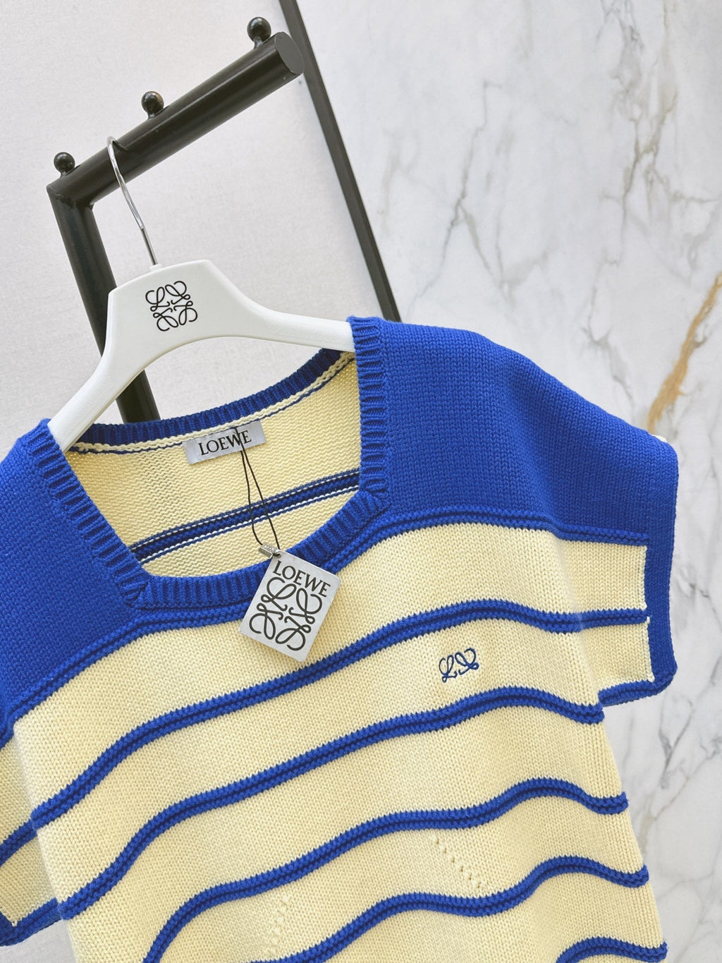 26FW New Short-Sleeved Knit Top with Blue Stripes and Square Neck 🩵