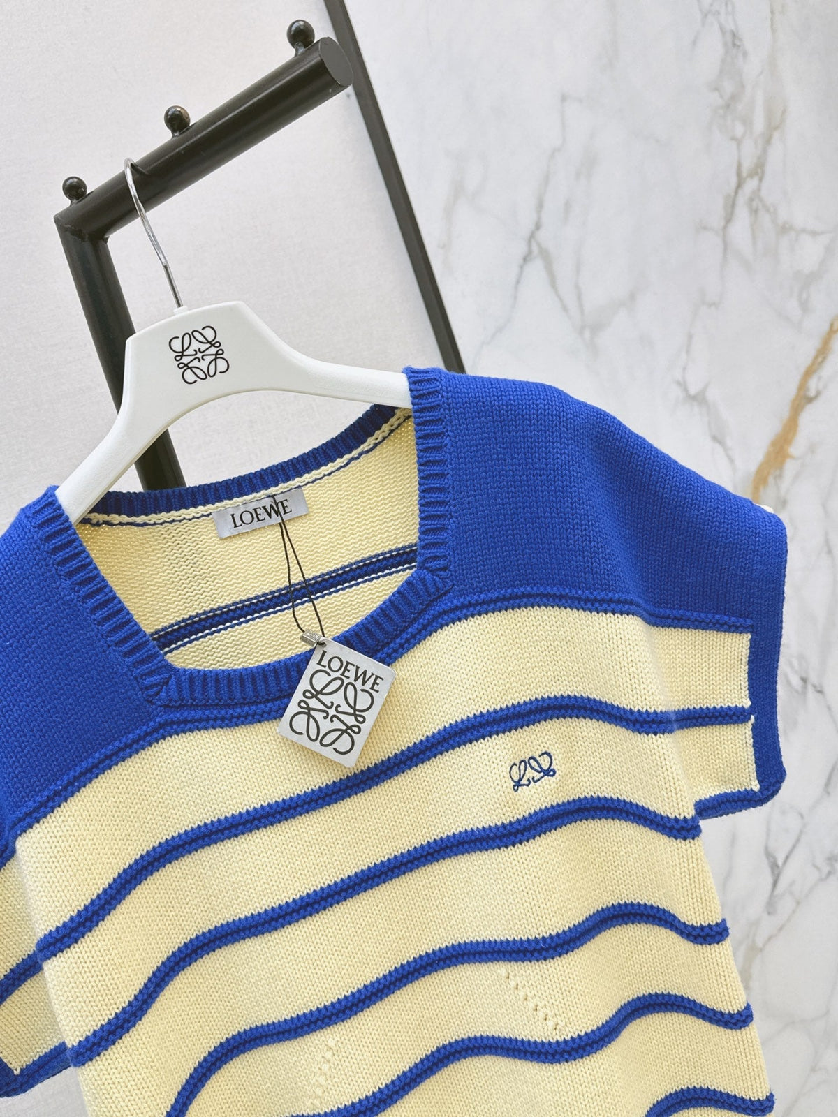 26FW New Short-Sleeved Knit Top with Blue Stripes and Square Neck 🩵