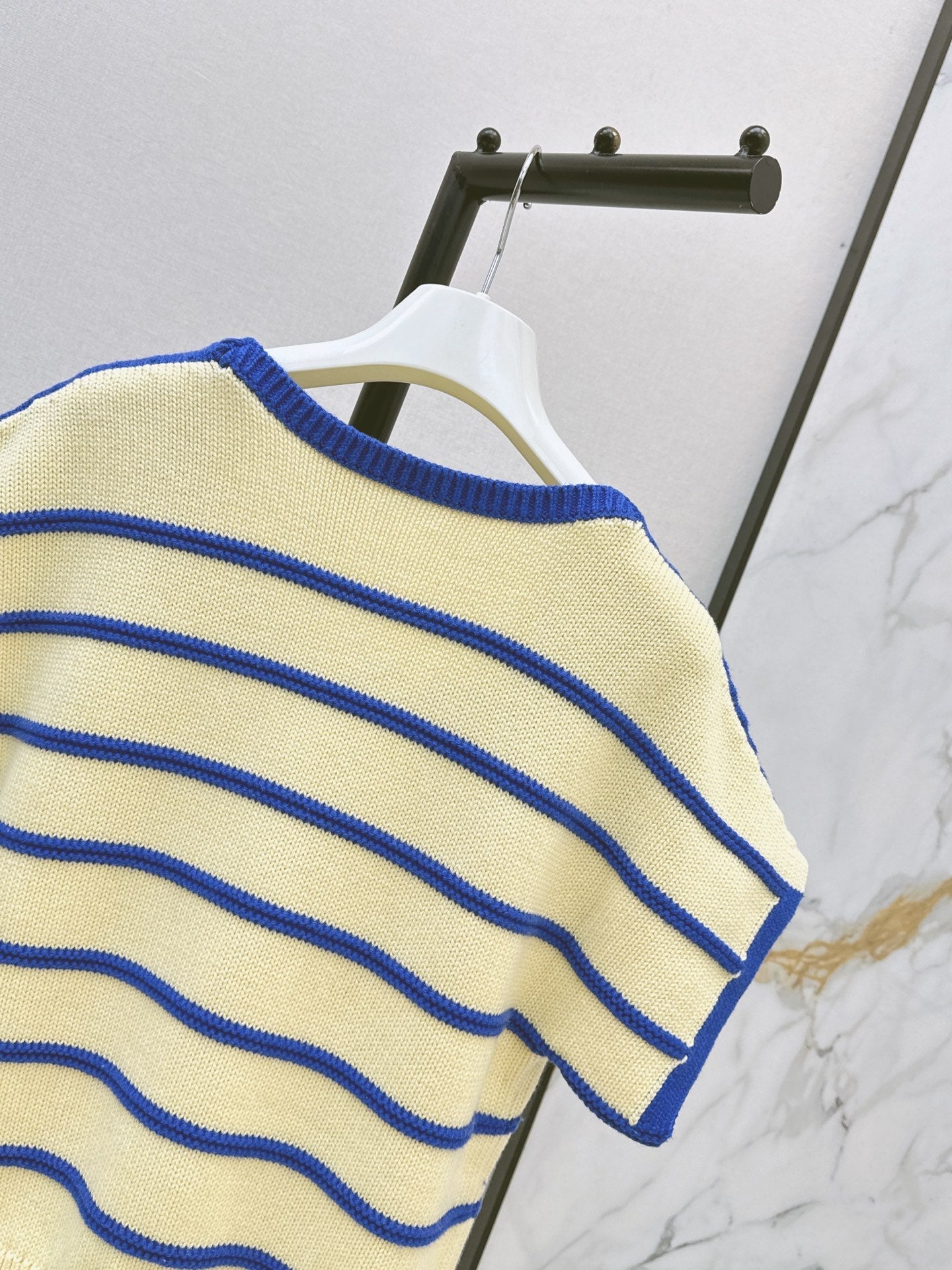 26FW New Short-Sleeved Knit Top with Blue Stripes and Square Neck 🩵