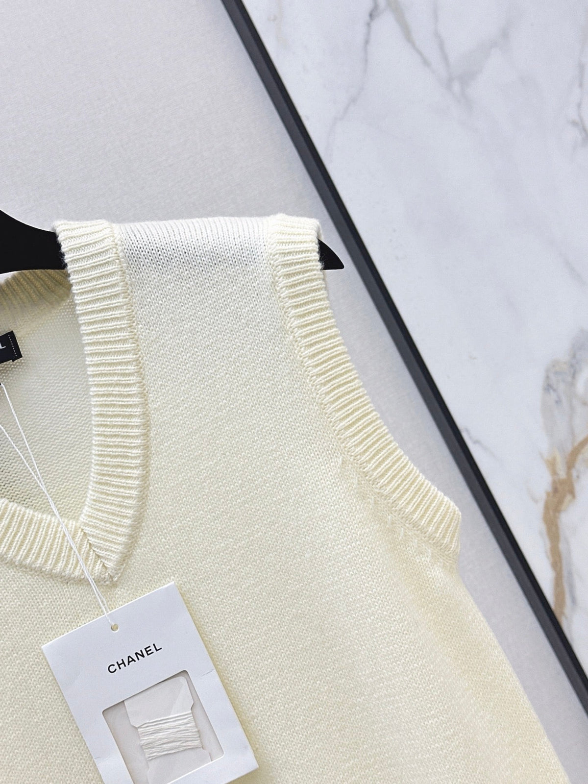 26FW New Métiers d'Art Collection V-Neck Knit Vest 🖤