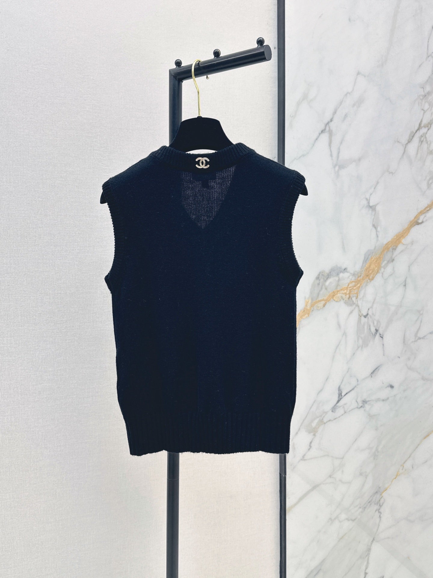 26FW New Métiers d'Art Collection V-Neck Knit Vest 🖤