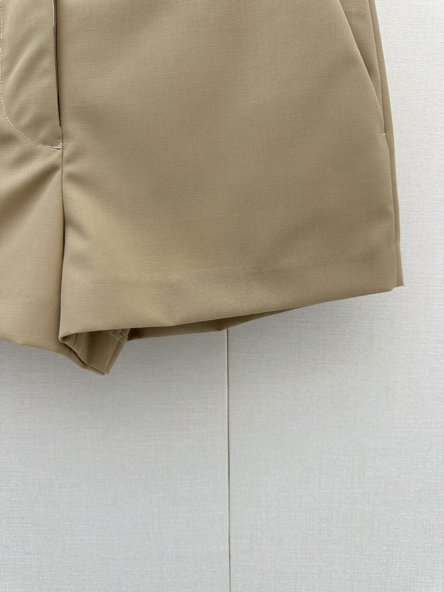 26FW New High-Waisted Wool Shorts with Small Embroidered Logo 🤎