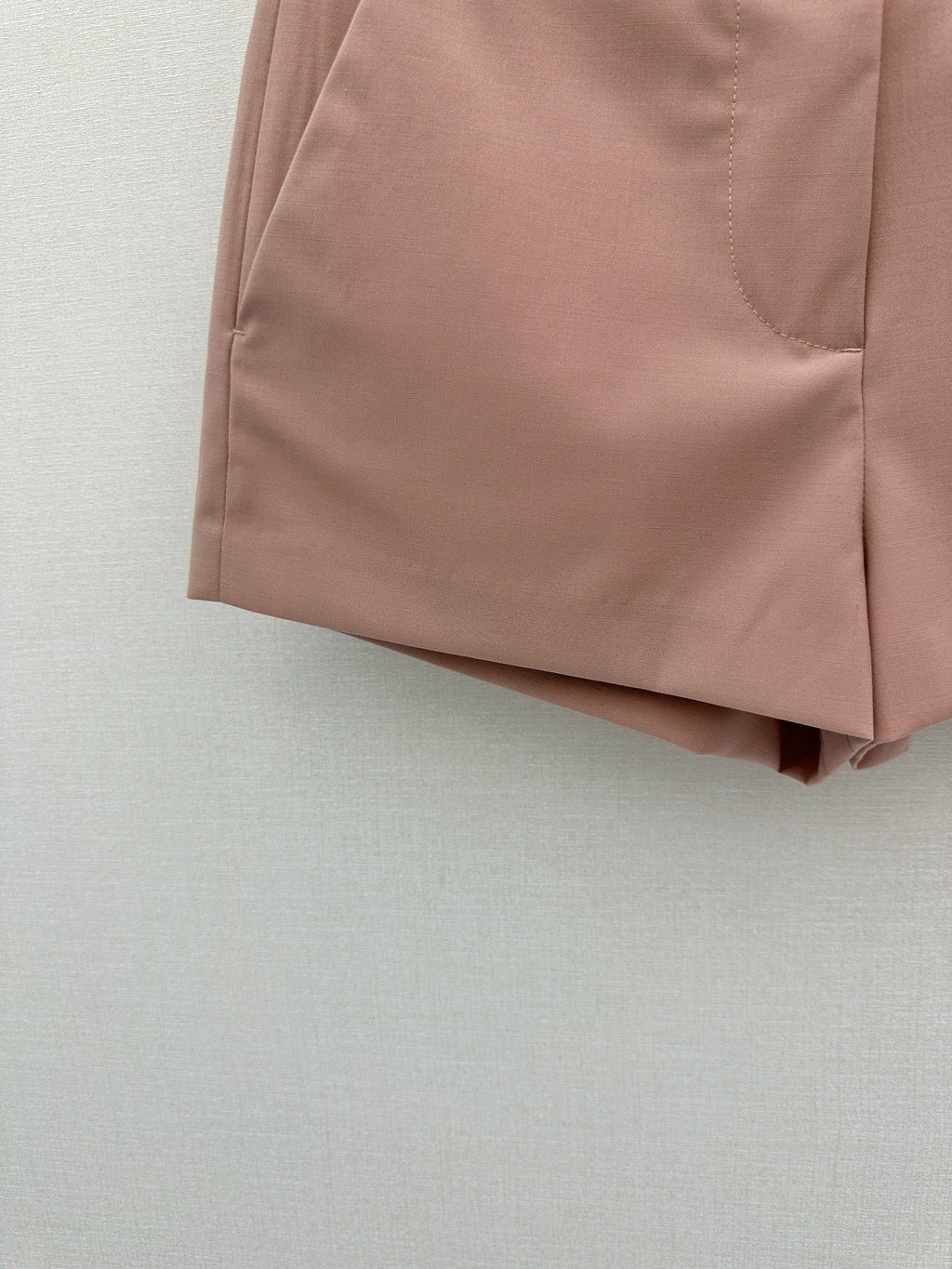 26FW New High-Waisted Wool Shorts with Small Embroidered Logo 🤎