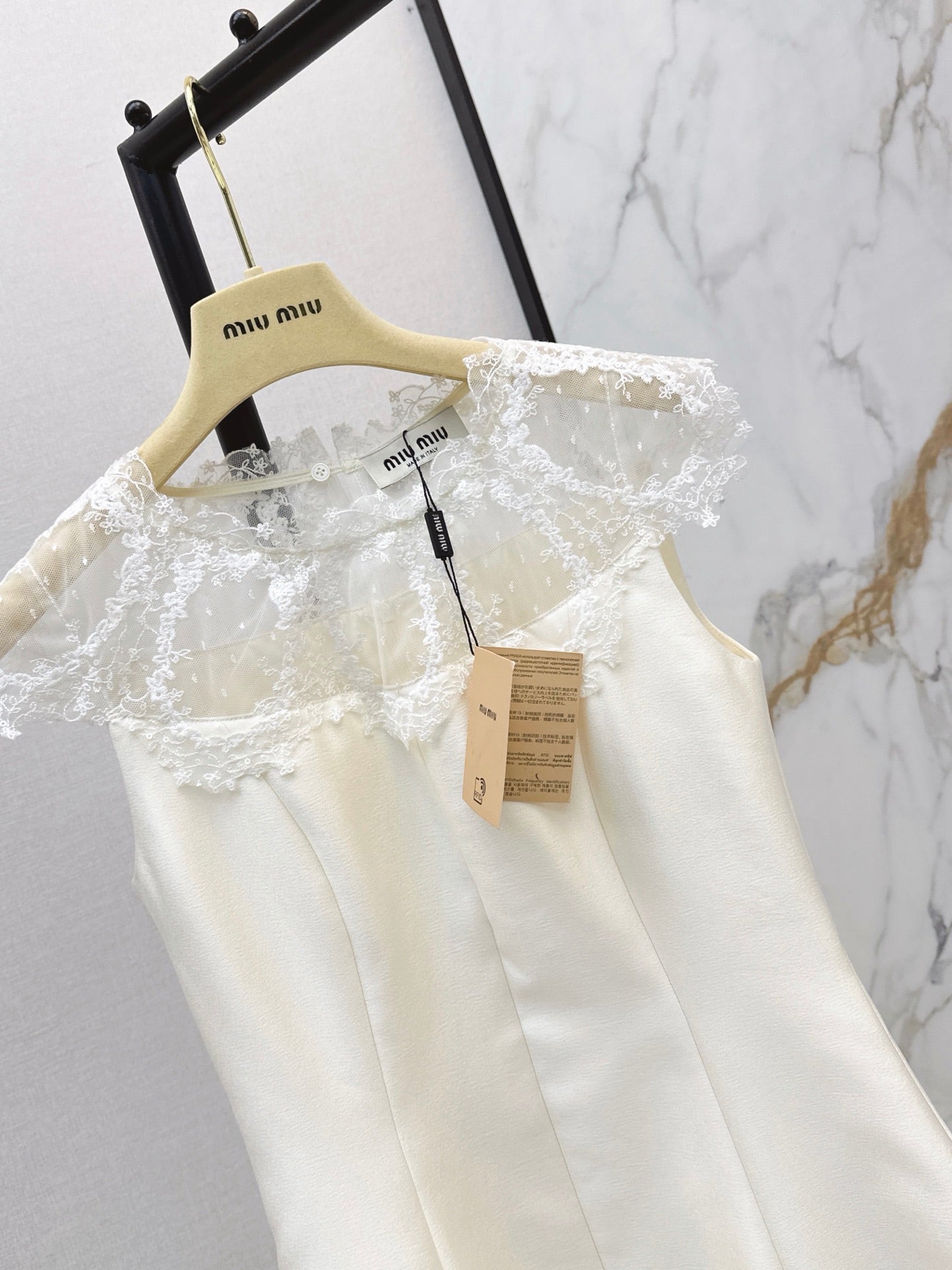 26FW New Sleeveless Dress with Lace-Panel Detail 🤍