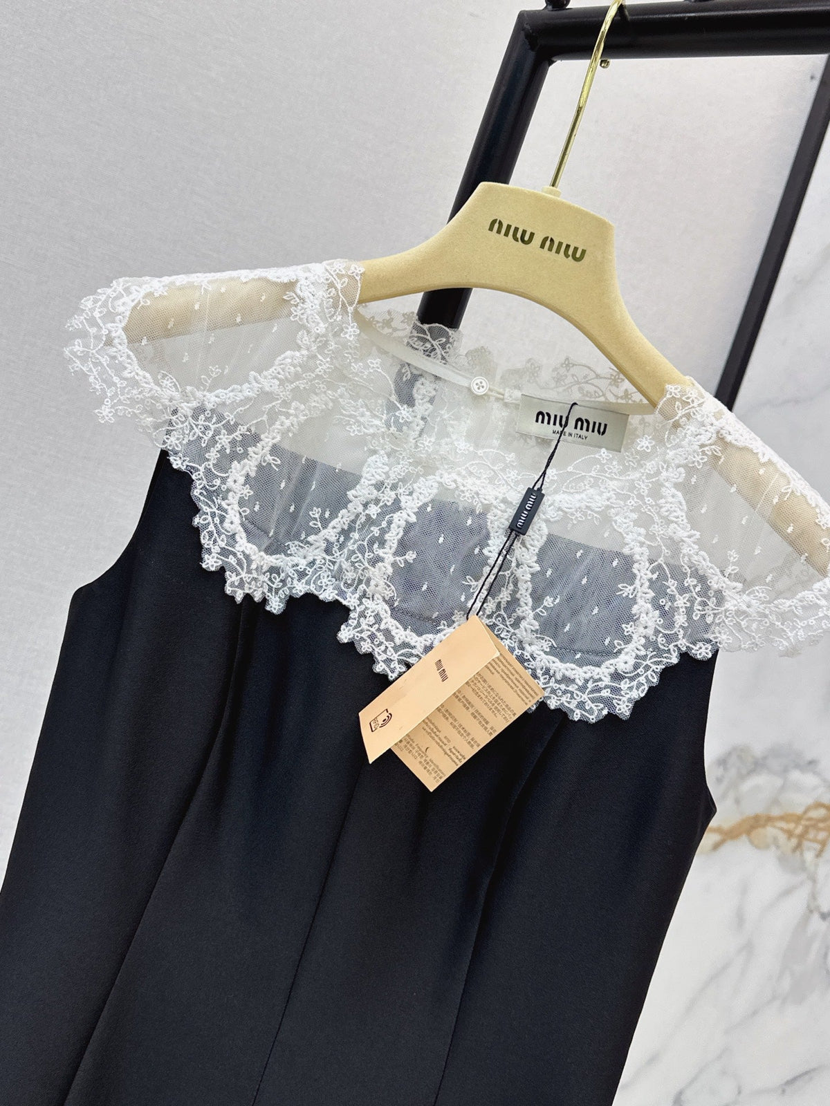 26FW New Sleeveless Dress with Lace-Panel Detail 🤍