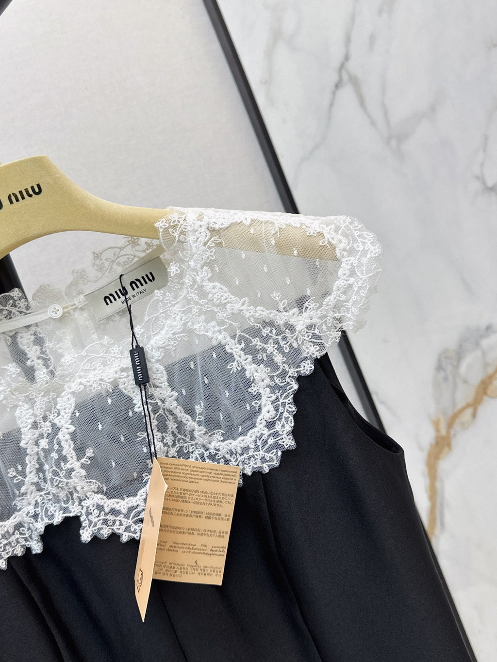 26FW New Sleeveless Dress with Lace-Panel Detail 🤍