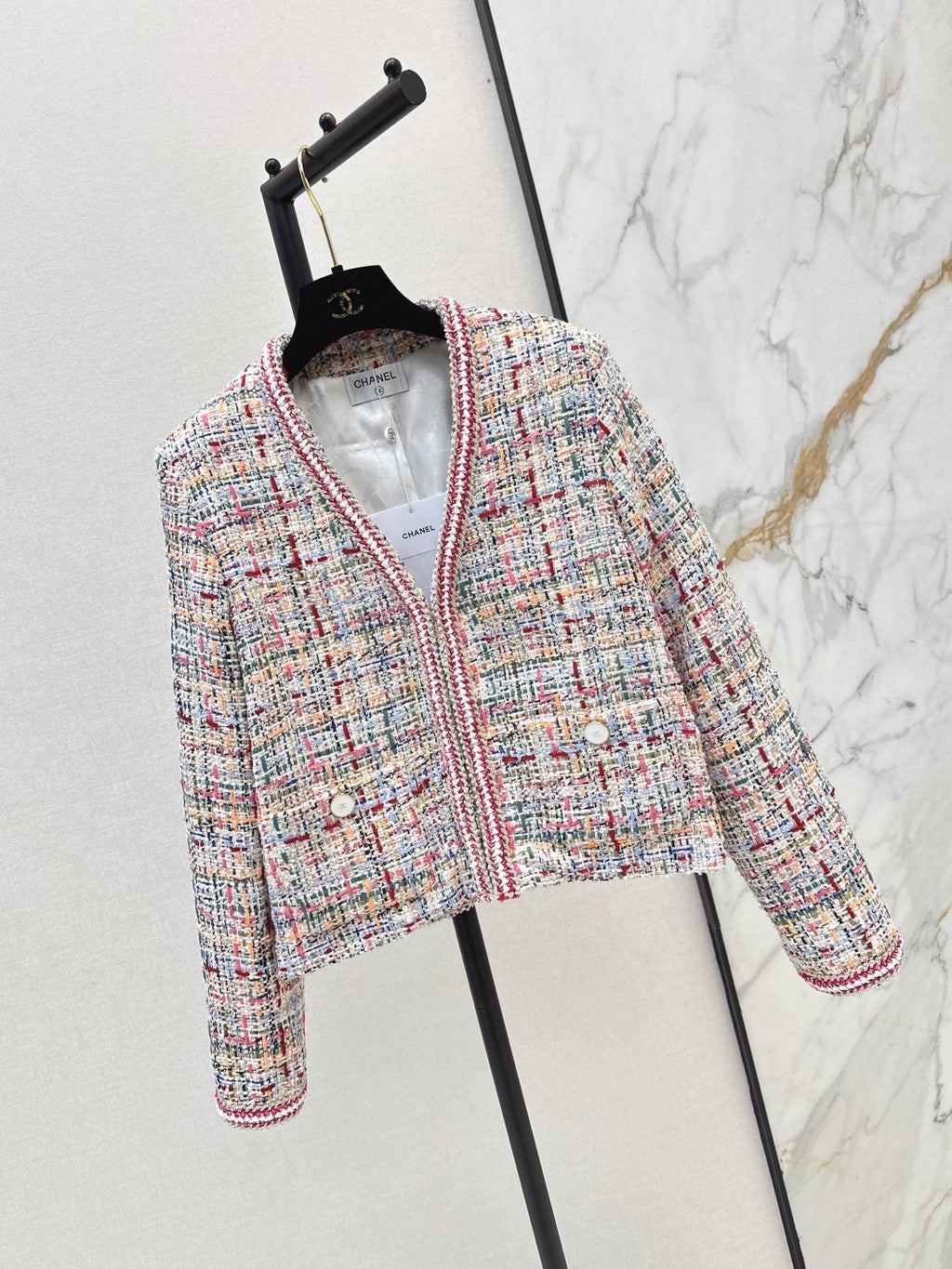 26FW New V-neck knit jacket with contrasting trim 💕