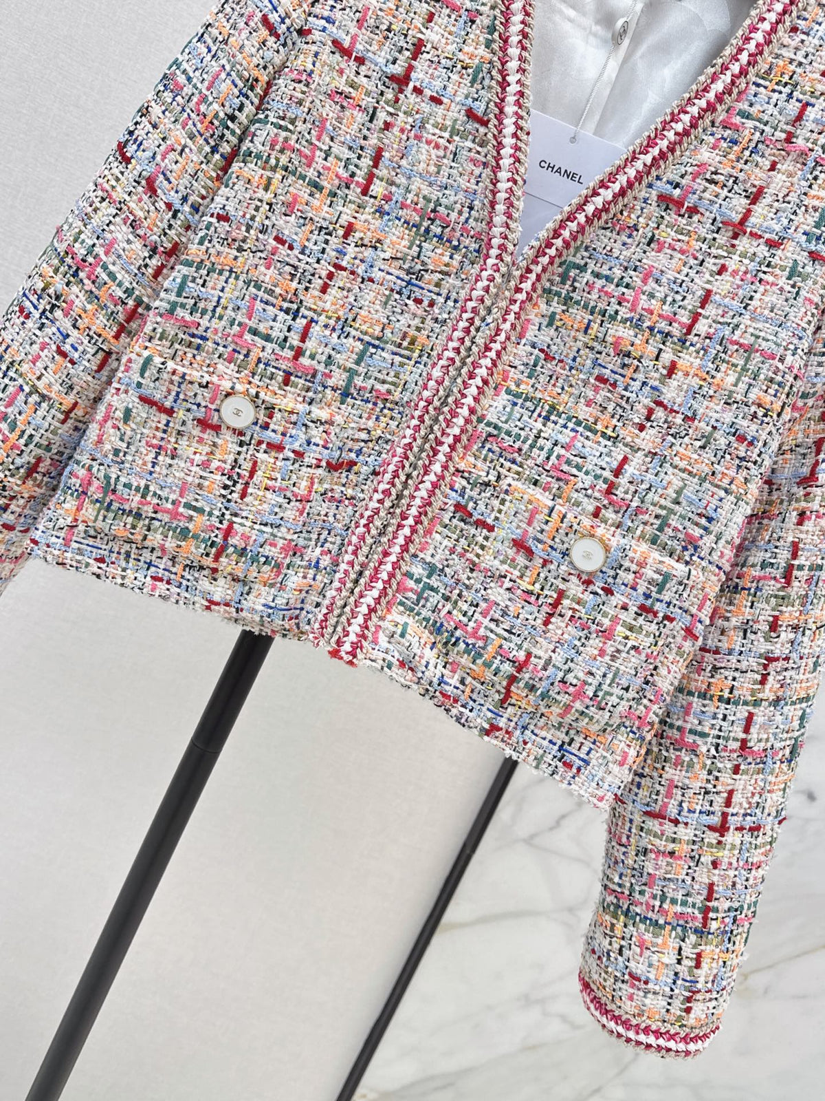 26FW New V-neck knit jacket with contrasting trim 💕