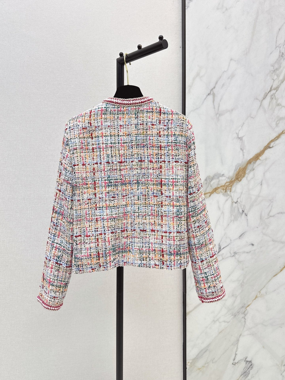 26FW New V-neck knit jacket with contrasting trim 💕